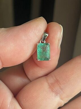 Sterling Silver Emerald Green Rectangular Pendant - Unbranded